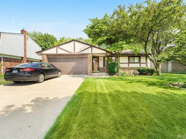 24157 Colonial Dr, Woodhaven, MI 48183
