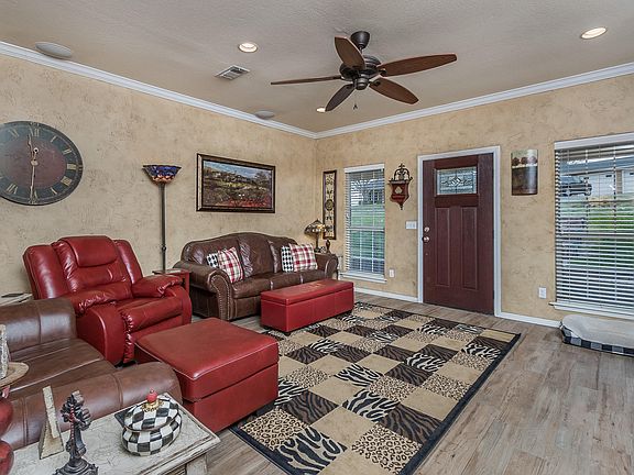 3rd image of 106 Bay Rock Cir
