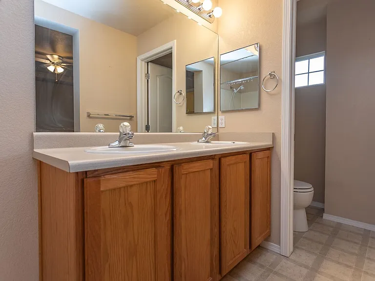 6563 Silverwind Cir — Photo 24