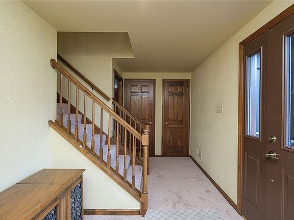 4th image of 259 Courtney Pl