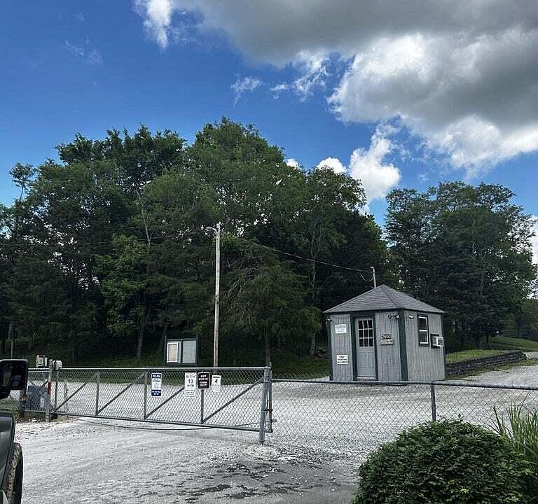 2nd image of 218 Trailwood Lake Rd