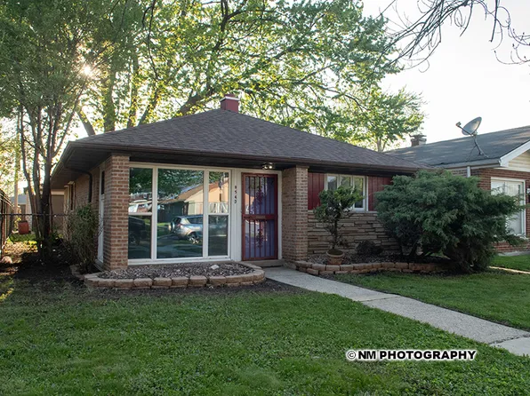9540 S Bennett Ave, Chicago, IL 60617