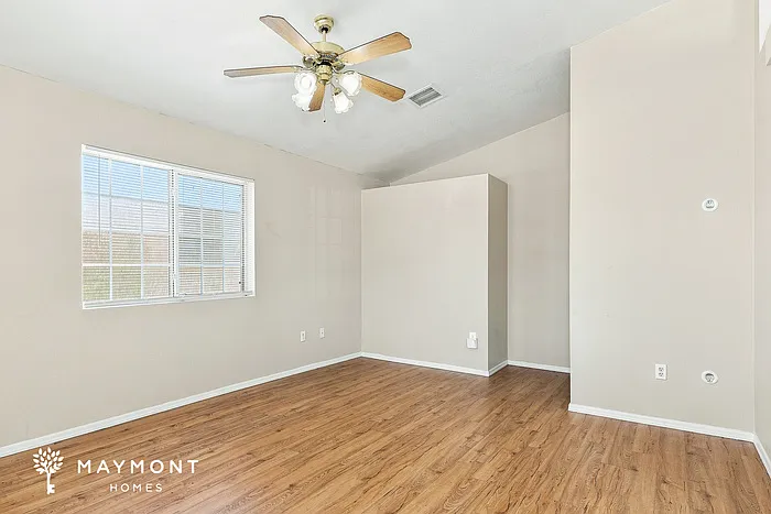 3 bed, 2.0 bath, 1200 sqft, $1,400 — Photo 3