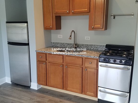 2nd image of 4555 N Malden St APT 212