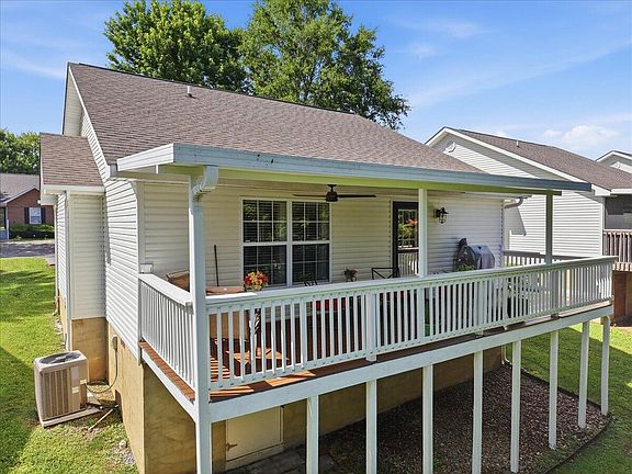 4th image of 1523 Mayberry Ln
