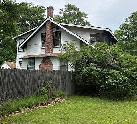 3rd image of 70 Sunrise St