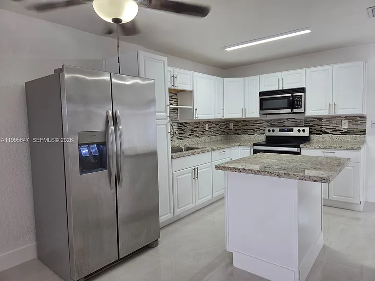 550 SW 115th Ave #405H — Photo 5