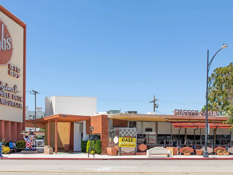 Conveniently close to your favorite neighborhood diners