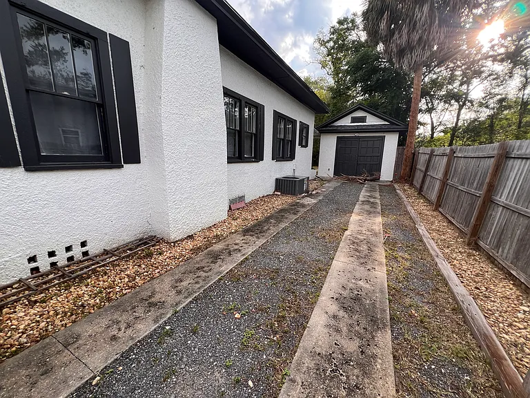 220 Leon Ave — Photo 27