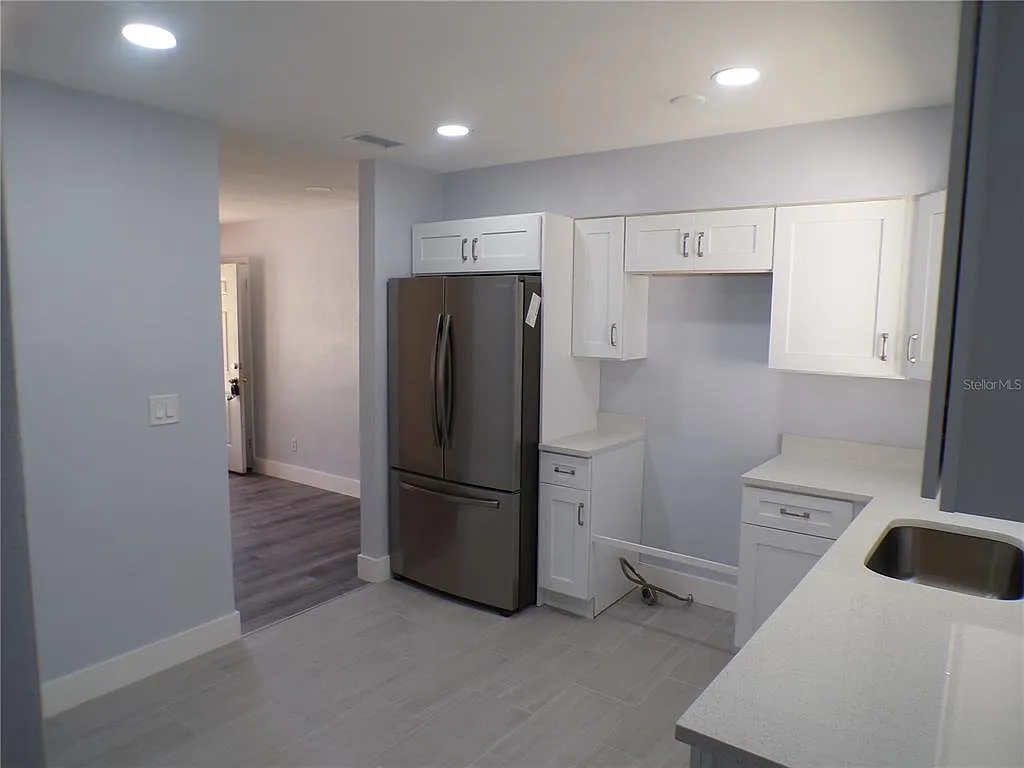 4 bed, 2.0 bath, 1119 sqft, $2,600 — Photo 2