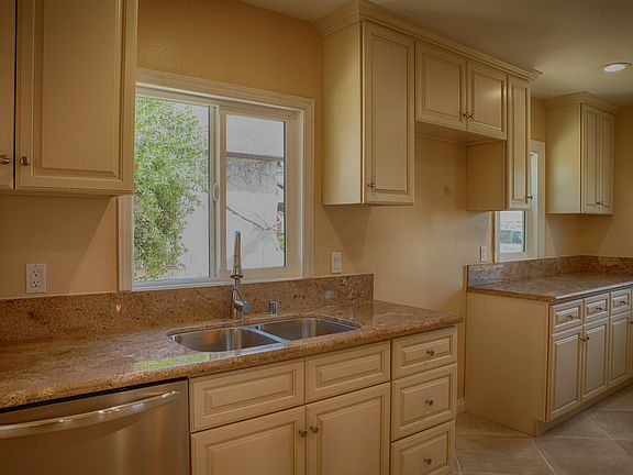4th image of 310 Adams Ave