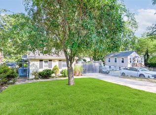 7 Floyd Bennett Dr, Sound Beach, NY 11789