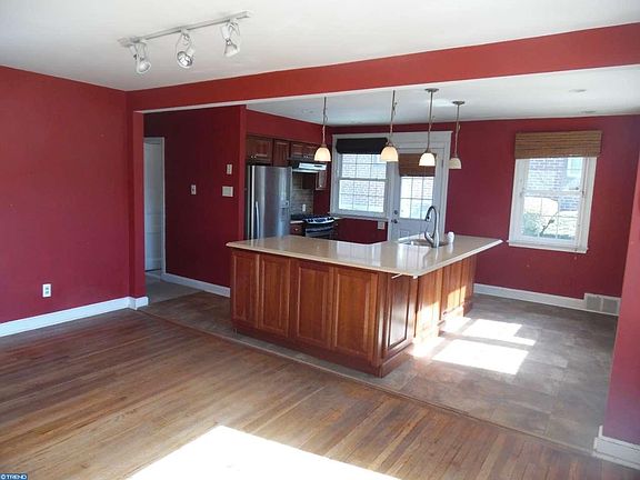 5th image of 1129 Old Ln