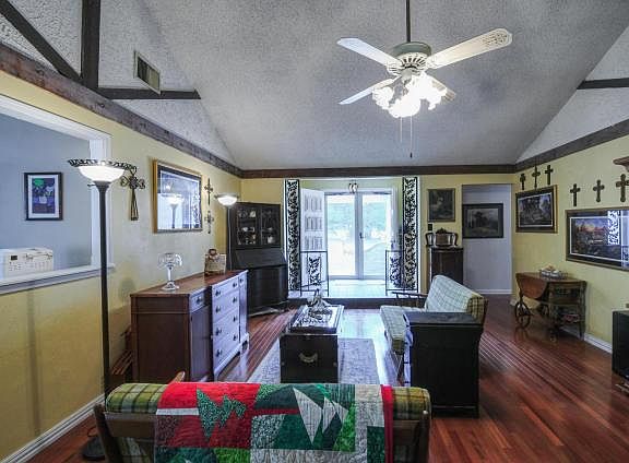 3rd image of 5 Larkwood Ln