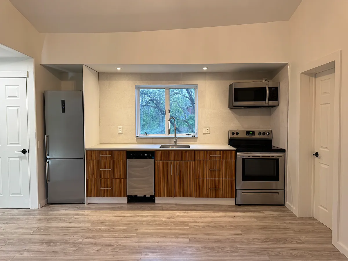 Building Photo - 36 Thompson St #2