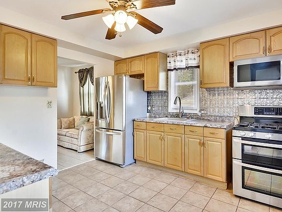 Large Eat-In kitchen