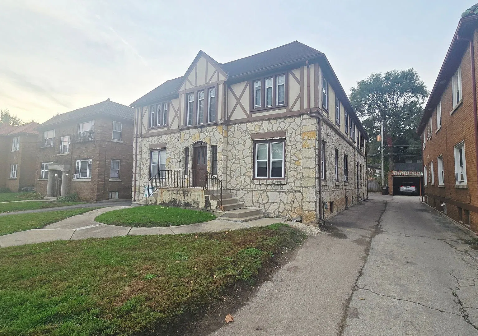 2130 Auburn St — Photo 1