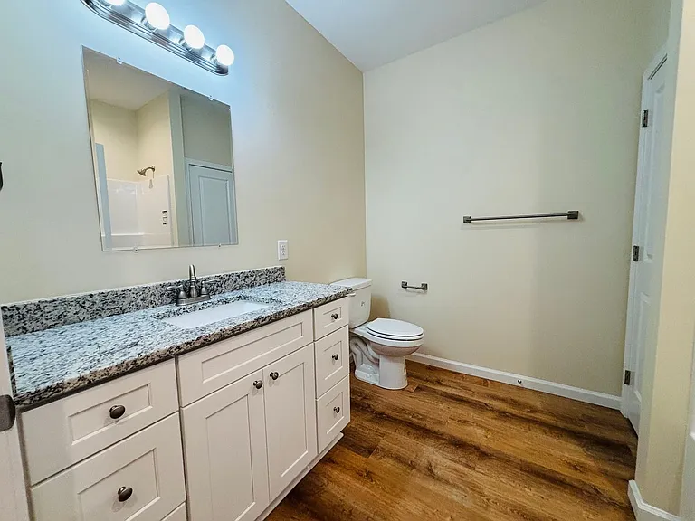 290 Perry St — Photo 8