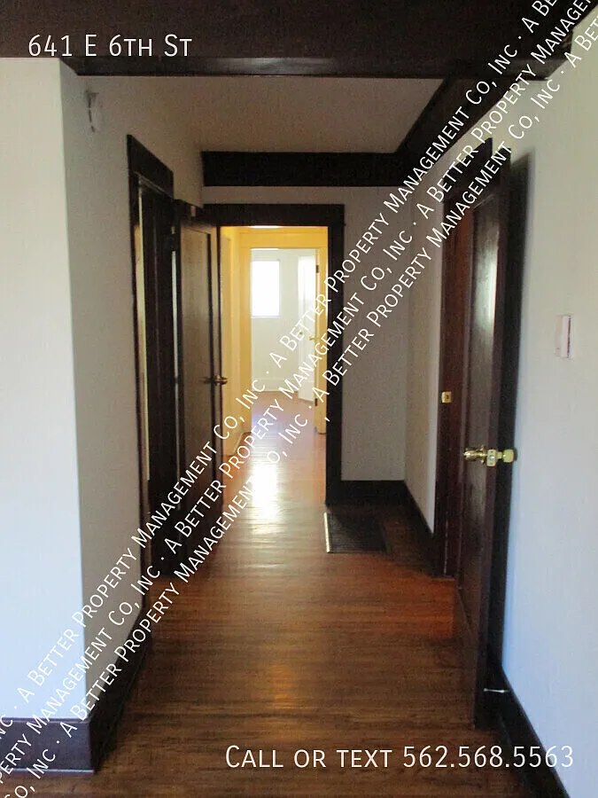 Lower Large 2 Bedroom with Hardwood Floors - W/D Hookups in unit - Parking Available — Photo 4