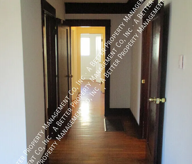 641 E 6th St — Photo 4