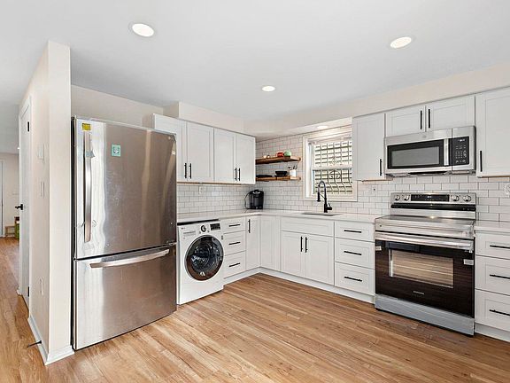 2nd image of 404 Halladay St