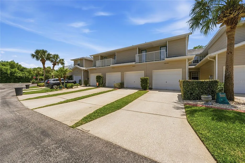 2 bed, 2.0 bath, 1166 sqft, $1,975 — Photo 2