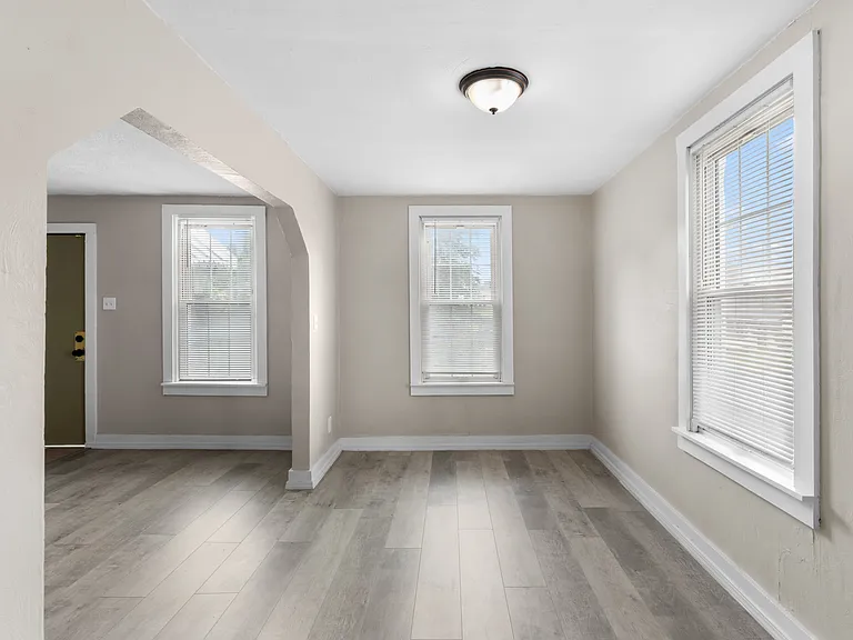 315 Averill Ave — Photo 4