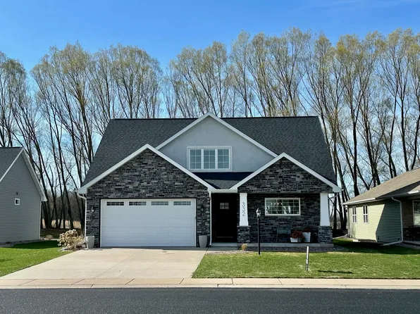 332 Royal Saint Pats Dr, Wrightstown, WI 54180