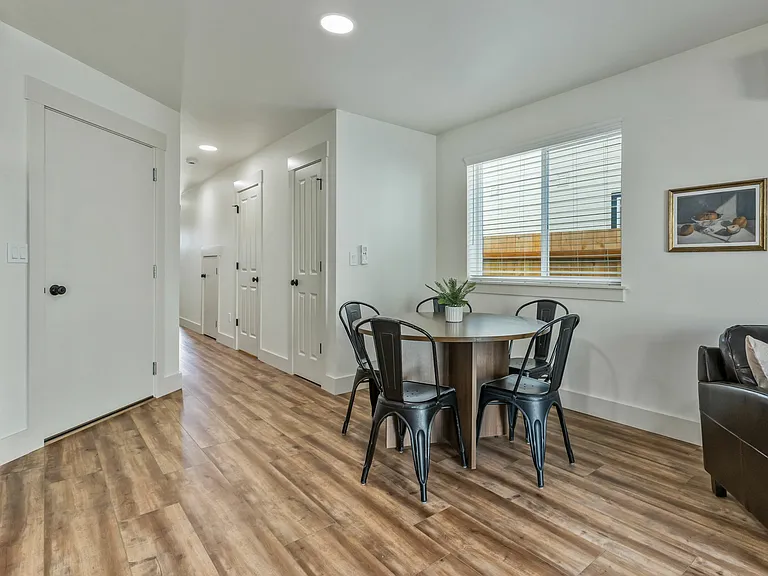 Santiam Canyon Luxury Townhomes — Photo 9