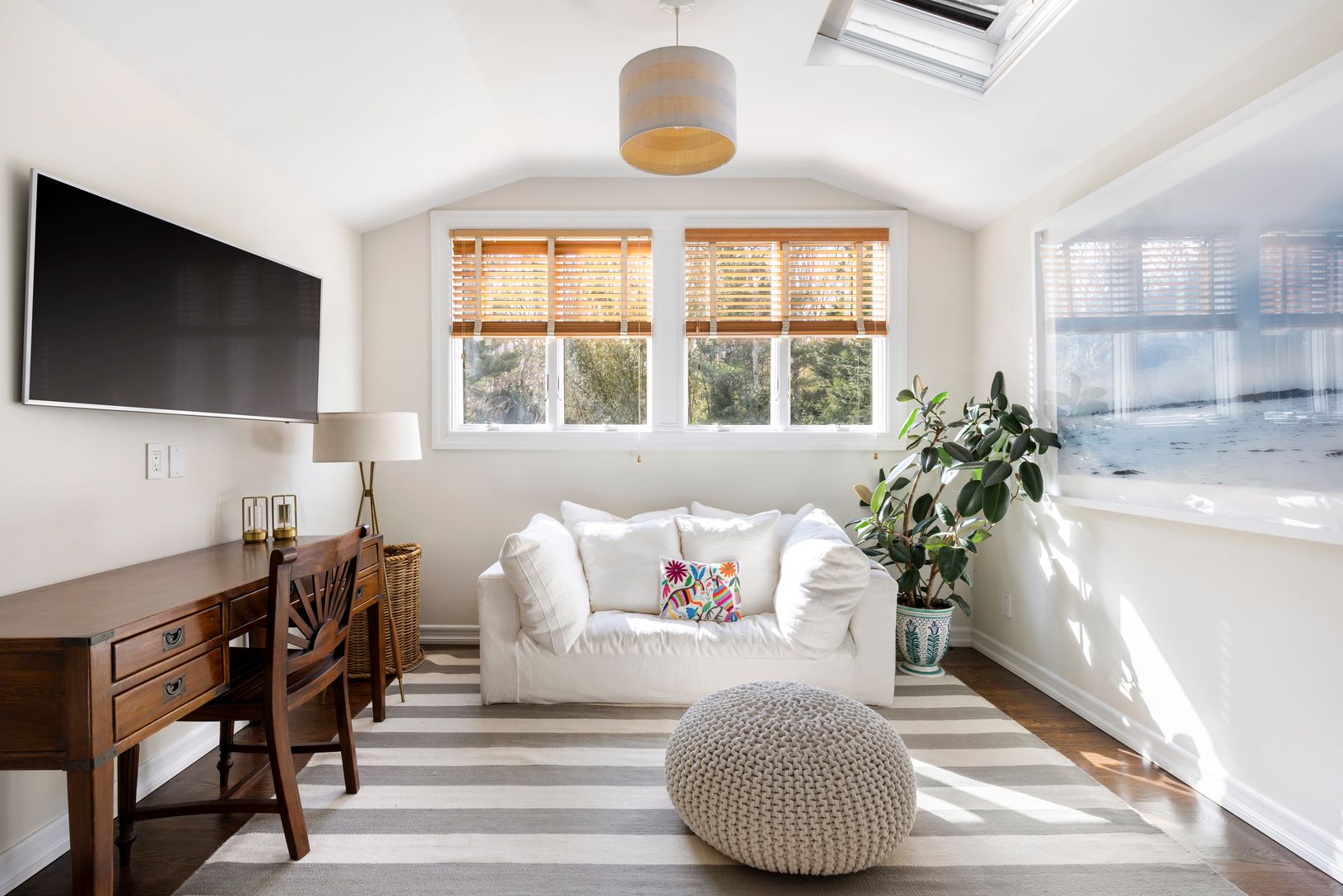  Primary Sitting Area/Office