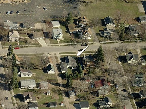 3rd image of 216 8th Ave E