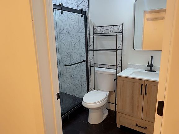 3rd image of 1019 W 77th St