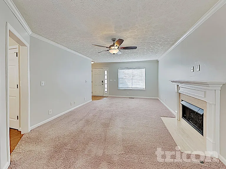 429 Essex Park Cir — Photo 2