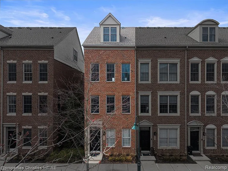 512 Graten St — Photo 3