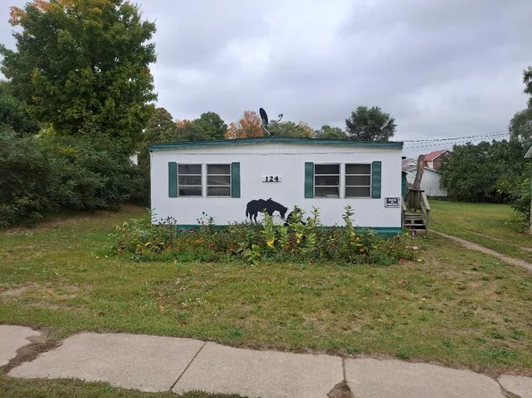 124 N Cherry St, Evart, MI 49631