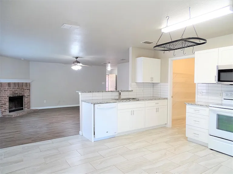 2809 Briargrove Ln — Photo 7