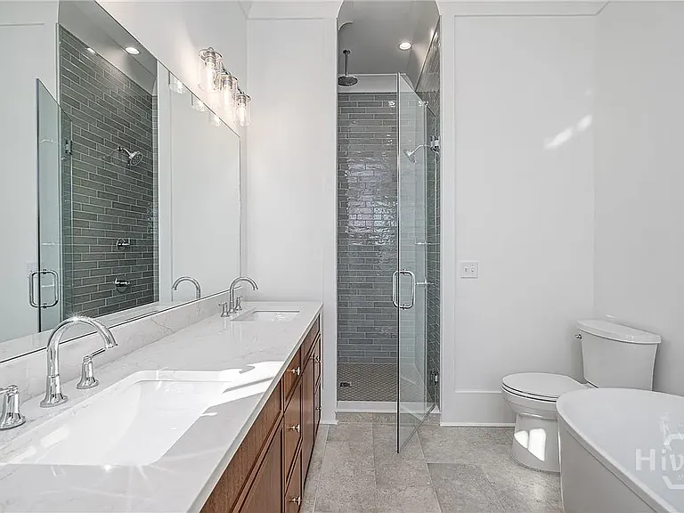 312 W 38th St — Photo 10