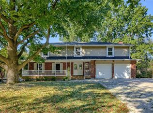 916 Ridgeway Dr, Liberty, MO 64068