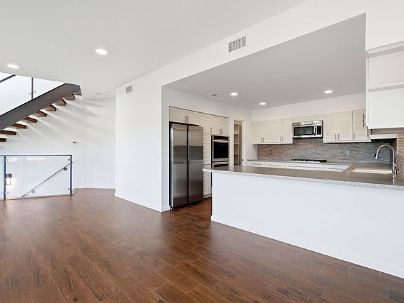 5th image of 329 Kilkenny Dr
