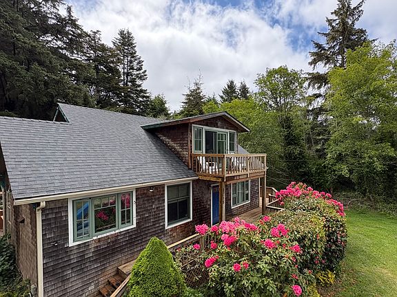 3rd image of 1218 Riverside Dr NE