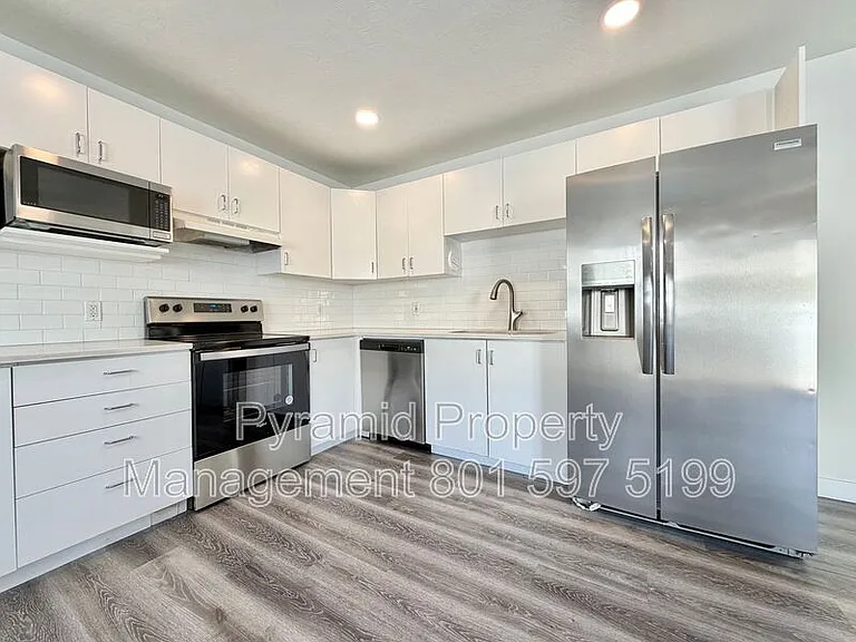 3178 S 945 E #B — Photo 2