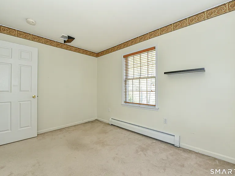 5 Moody Ave — Photo 20