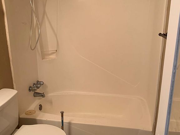 2nd image of 711 Lloyd St APT C