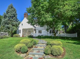 22 Lowell Rd, Port Washington, NY 11050