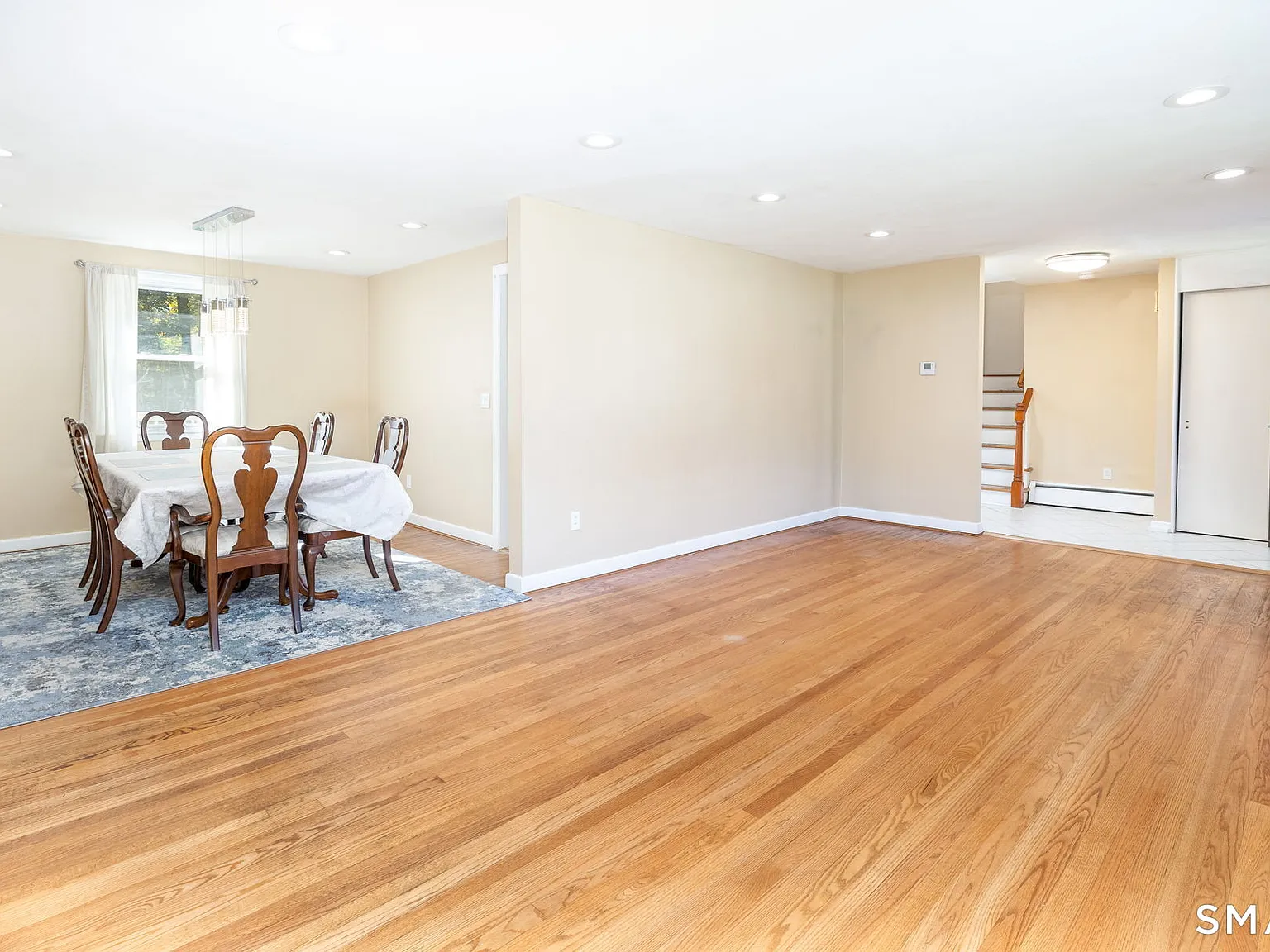 3 bed, 2.5 bath, 4854 sqft, $3,200 — Photo 3