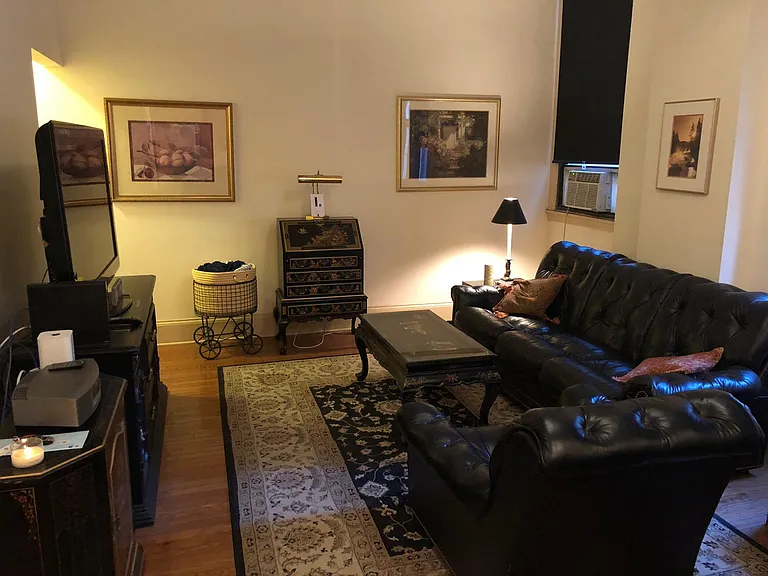 250 S 13th St #1B — Photo 3
