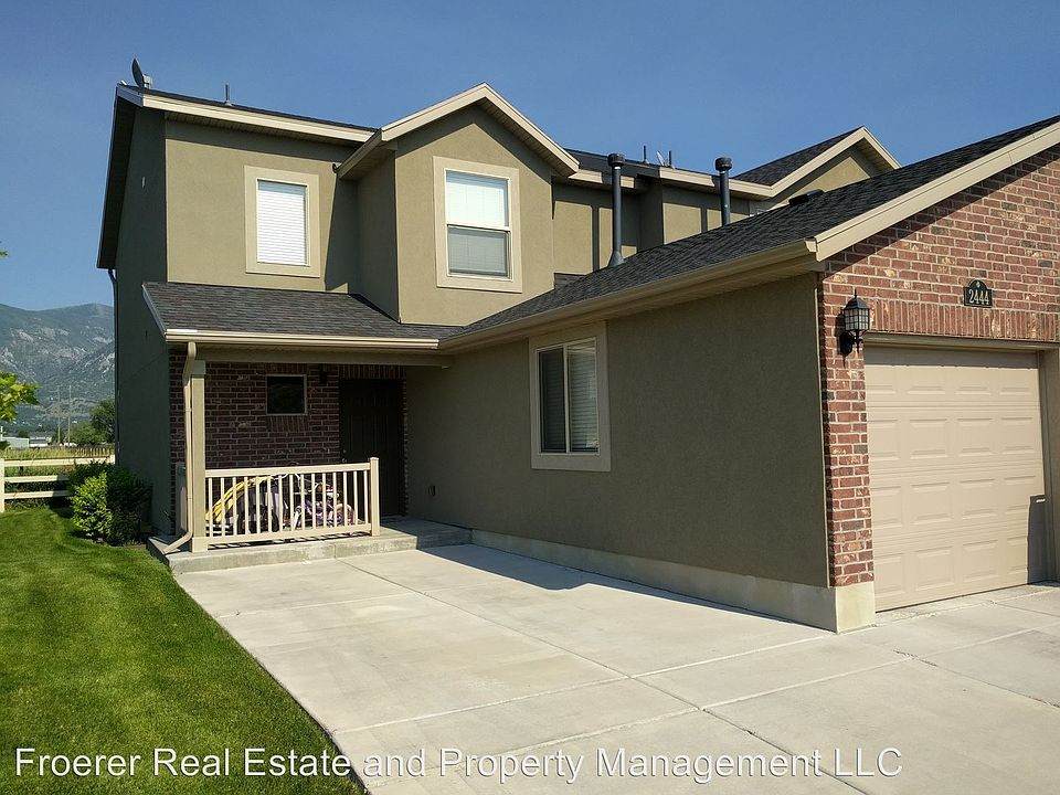 1st image of 2444 N Wellington Dr