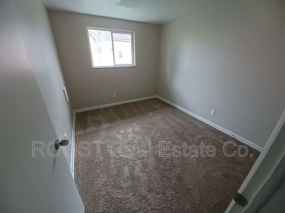 4th image of 139 Stevens Ave