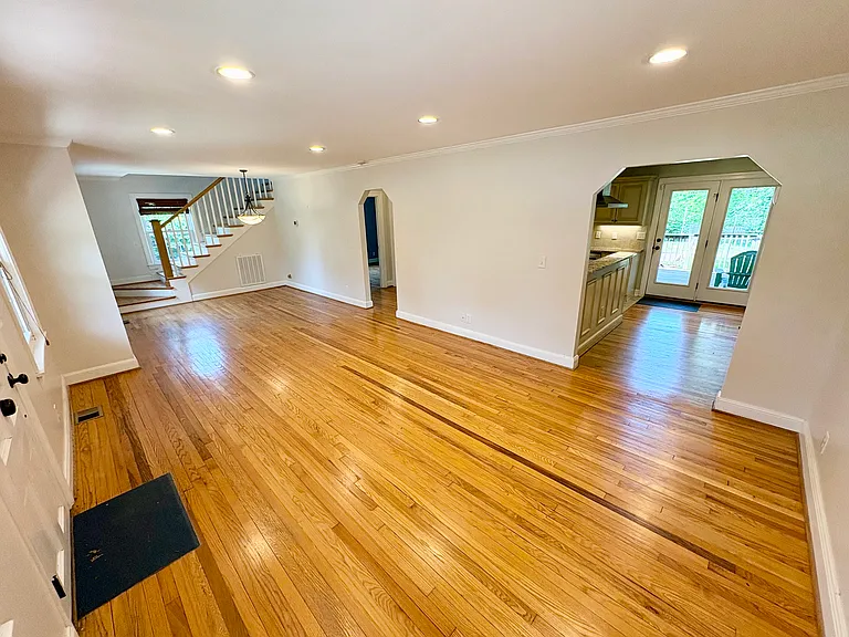 1233 Plymouth Ave — Photo 3