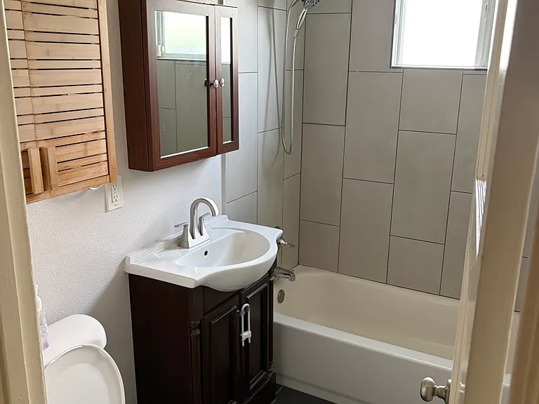 899 Douglas St — Photo 15